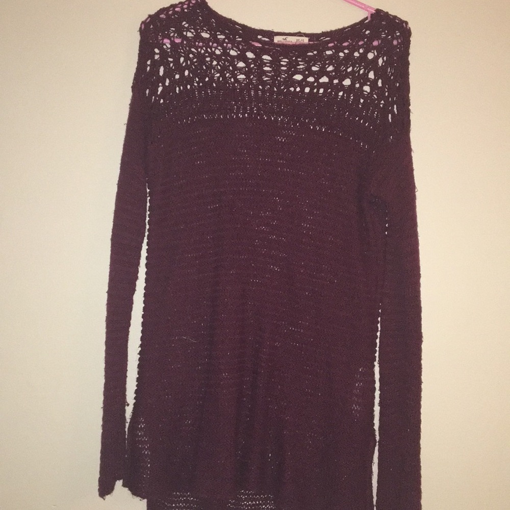 HOLLISTER maroon sweater